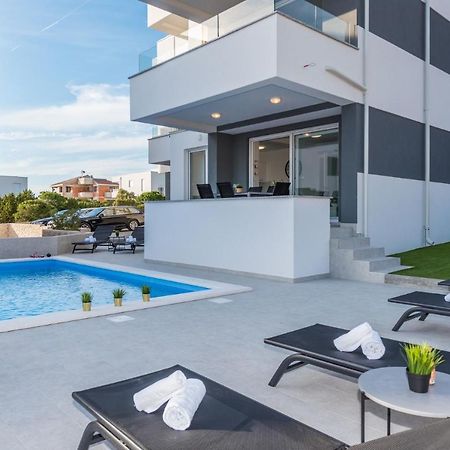 Pool Apartments Banta B Novalja Exterior photo