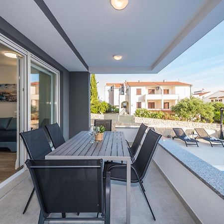 Pool Apartments Banta B Novalja Exterior photo