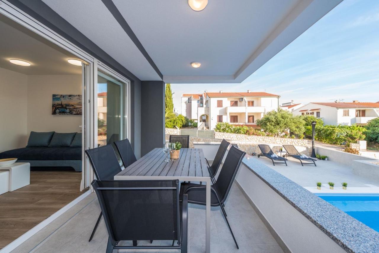 Pool Apartments Banta B Novalja Exterior photo
