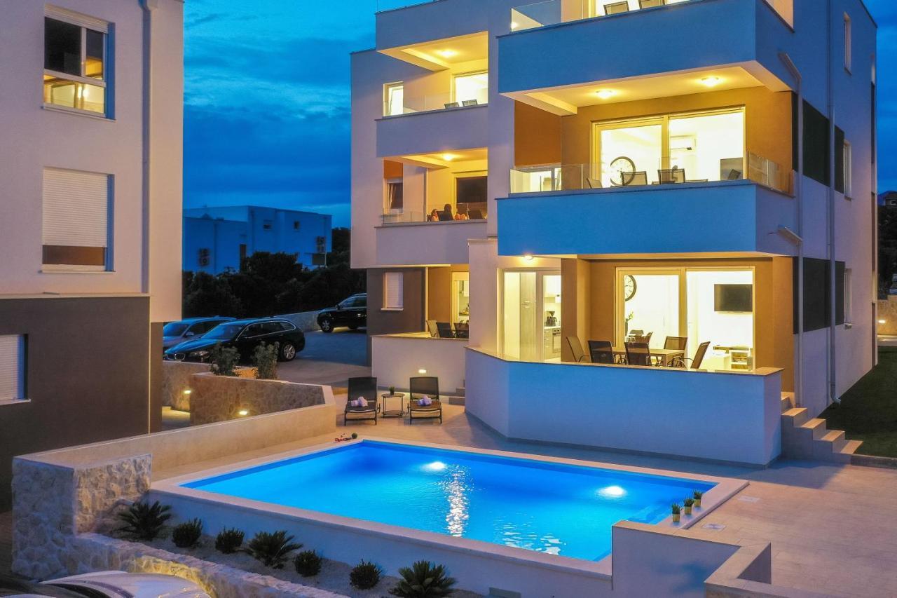 Pool Apartments Banta B Novalja Exterior photo